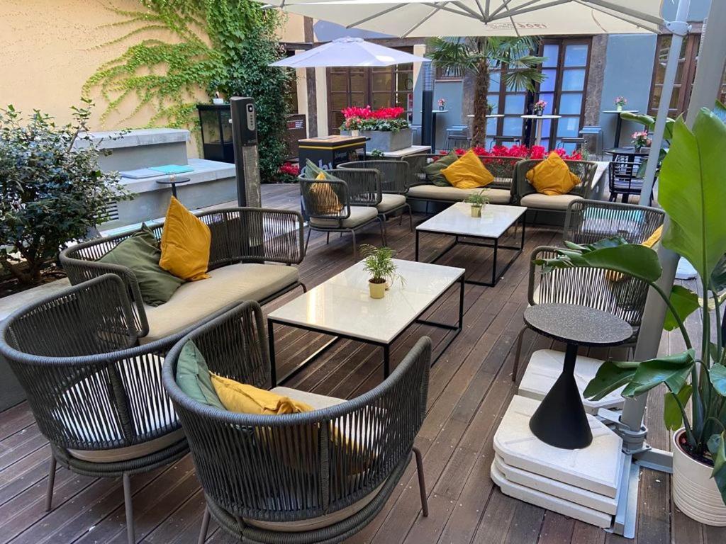 Zenit El Coloquio Hotel Valladolid Luaran gambar