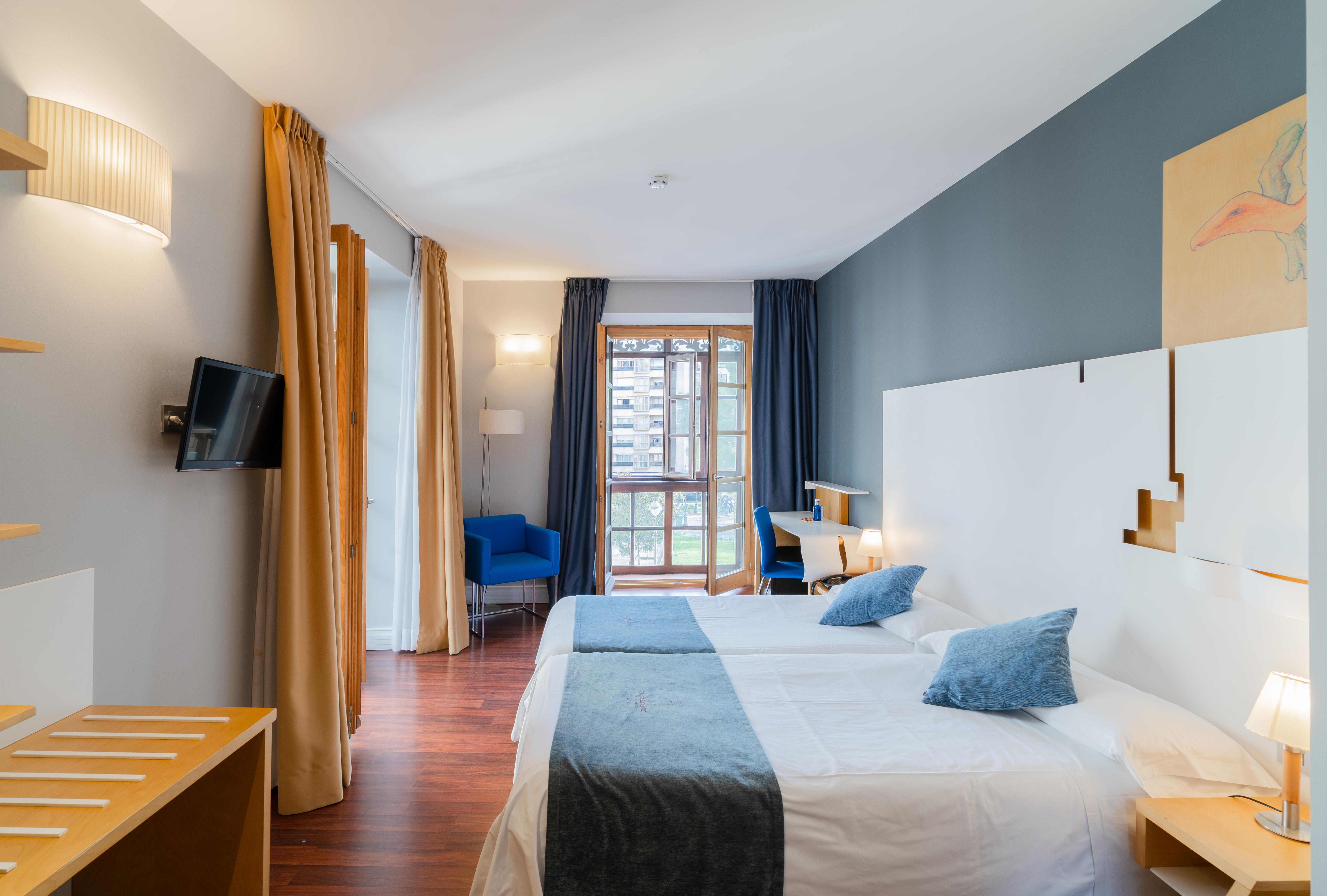 Zenit El Coloquio Hotel Valladolid Luaran gambar