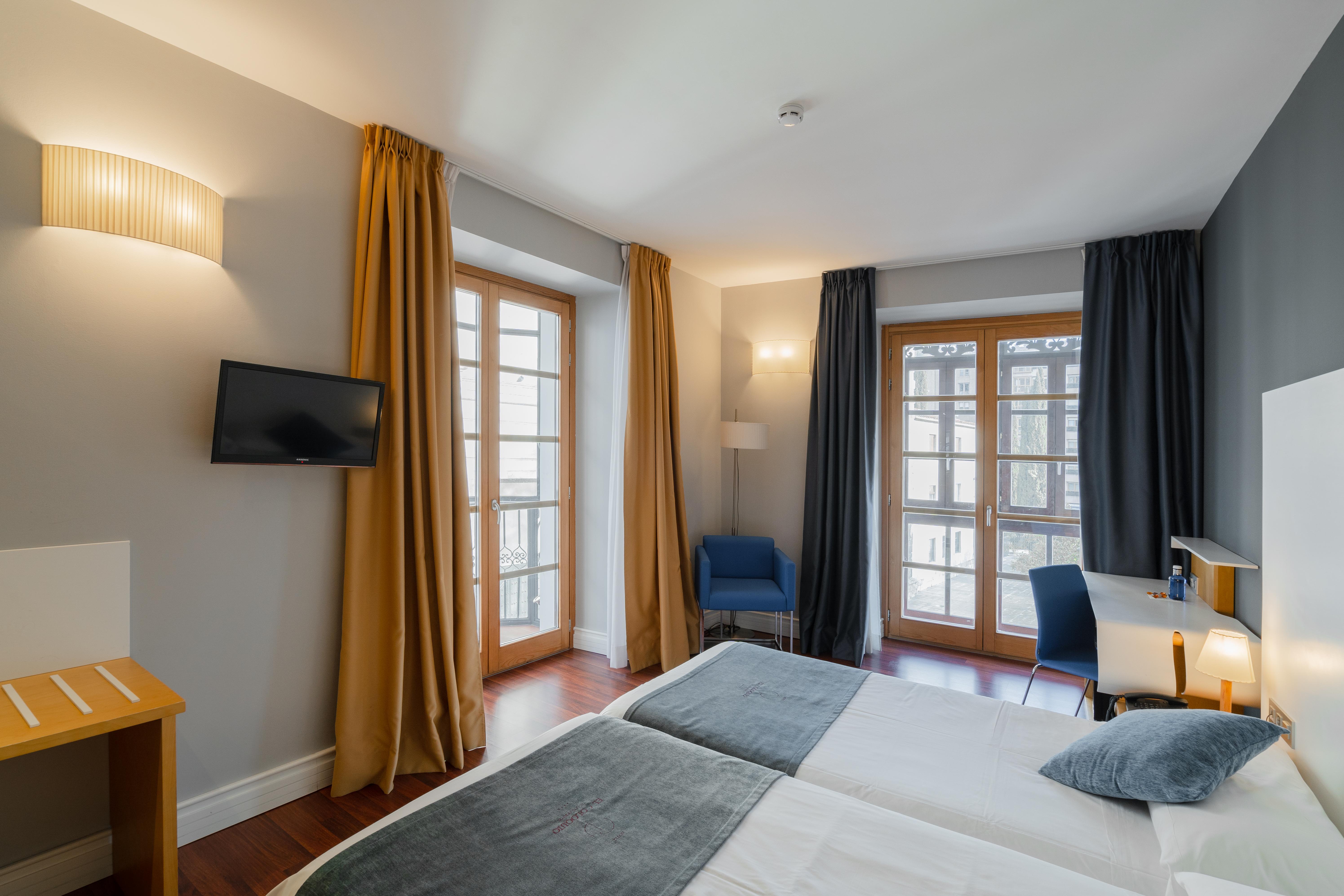 Zenit El Coloquio Hotel Valladolid Luaran gambar