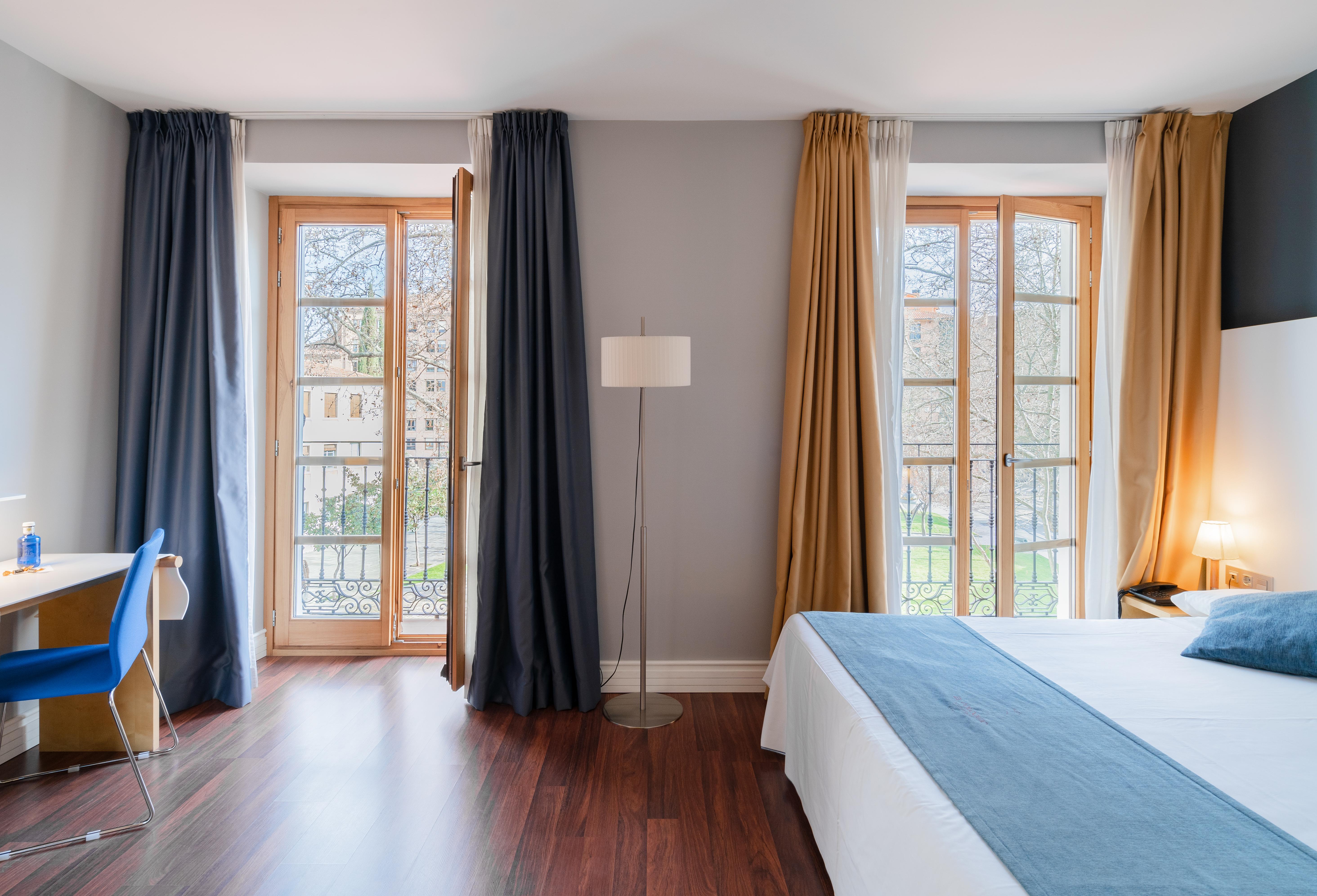 Zenit El Coloquio Hotel Valladolid Luaran gambar