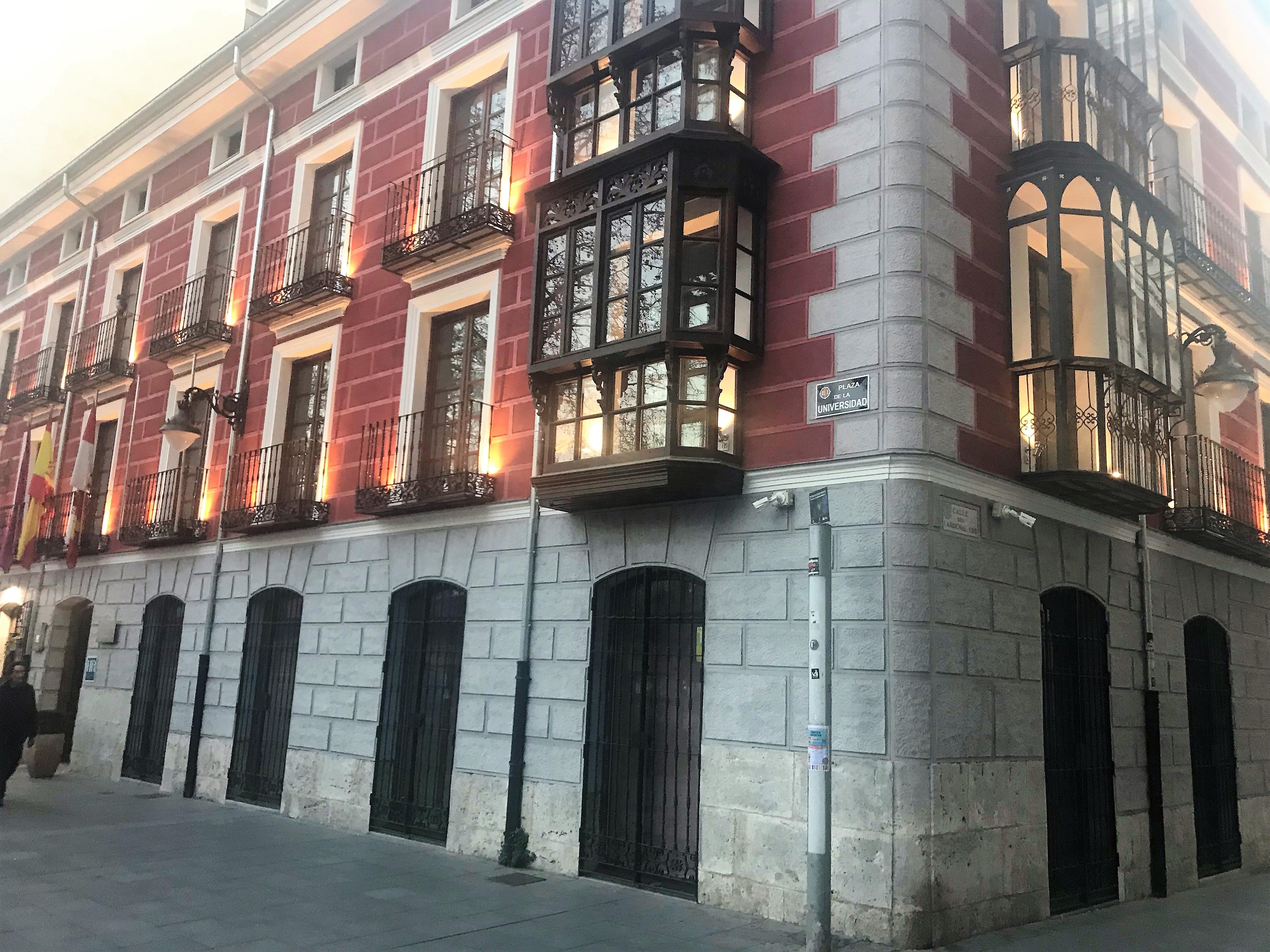Zenit El Coloquio Hotel Valladolid Luaran gambar