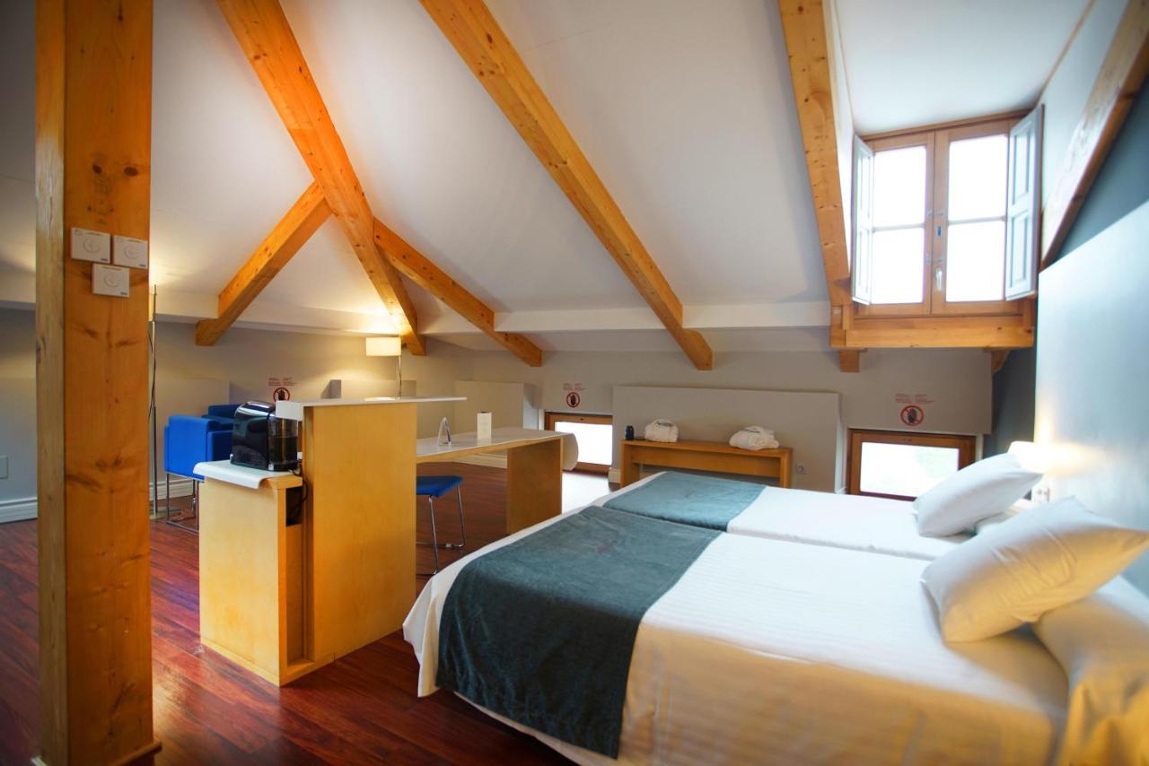 Zenit El Coloquio Hotel Valladolid Luaran gambar