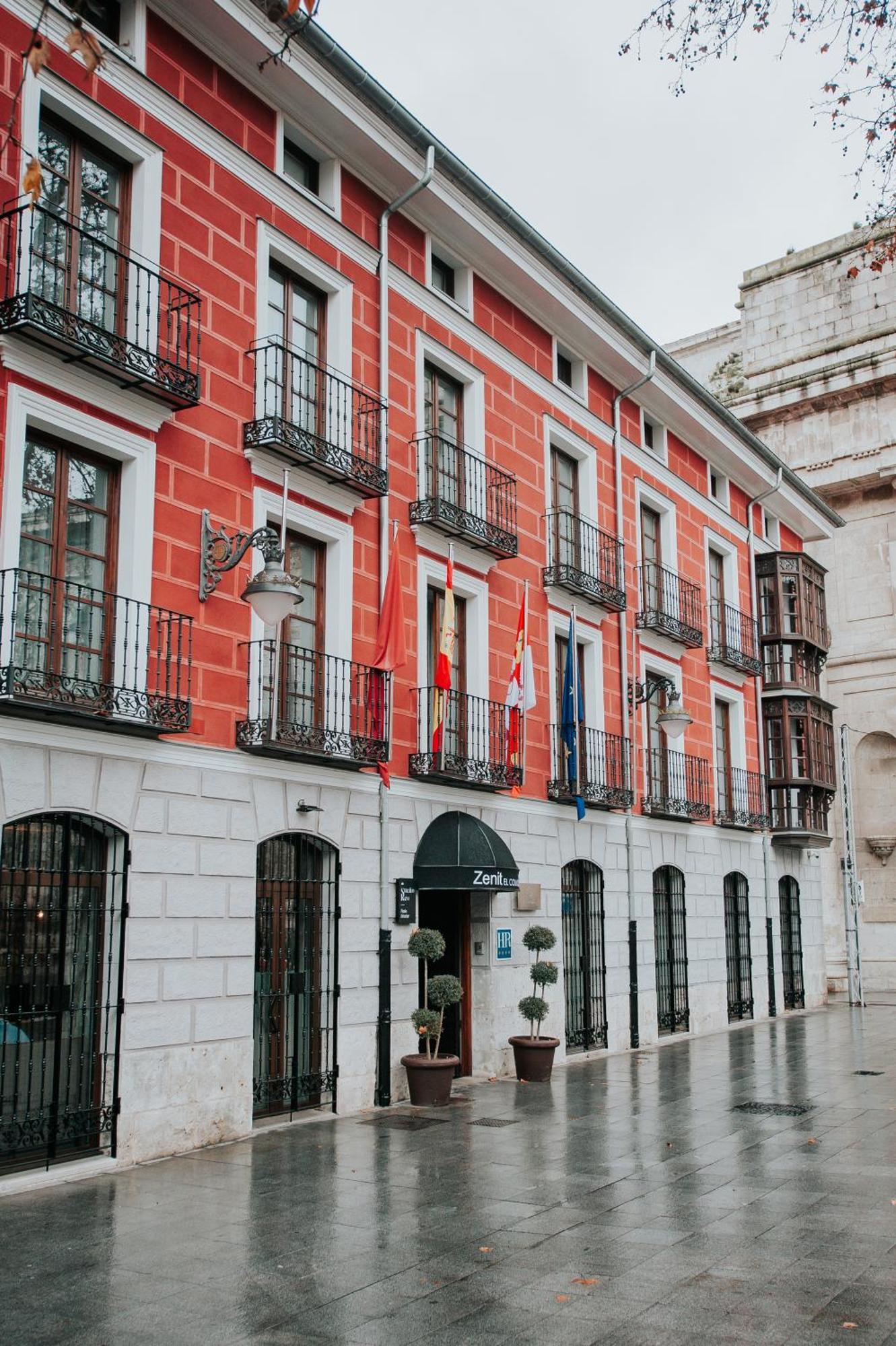 Zenit El Coloquio Hotel Valladolid Luaran gambar