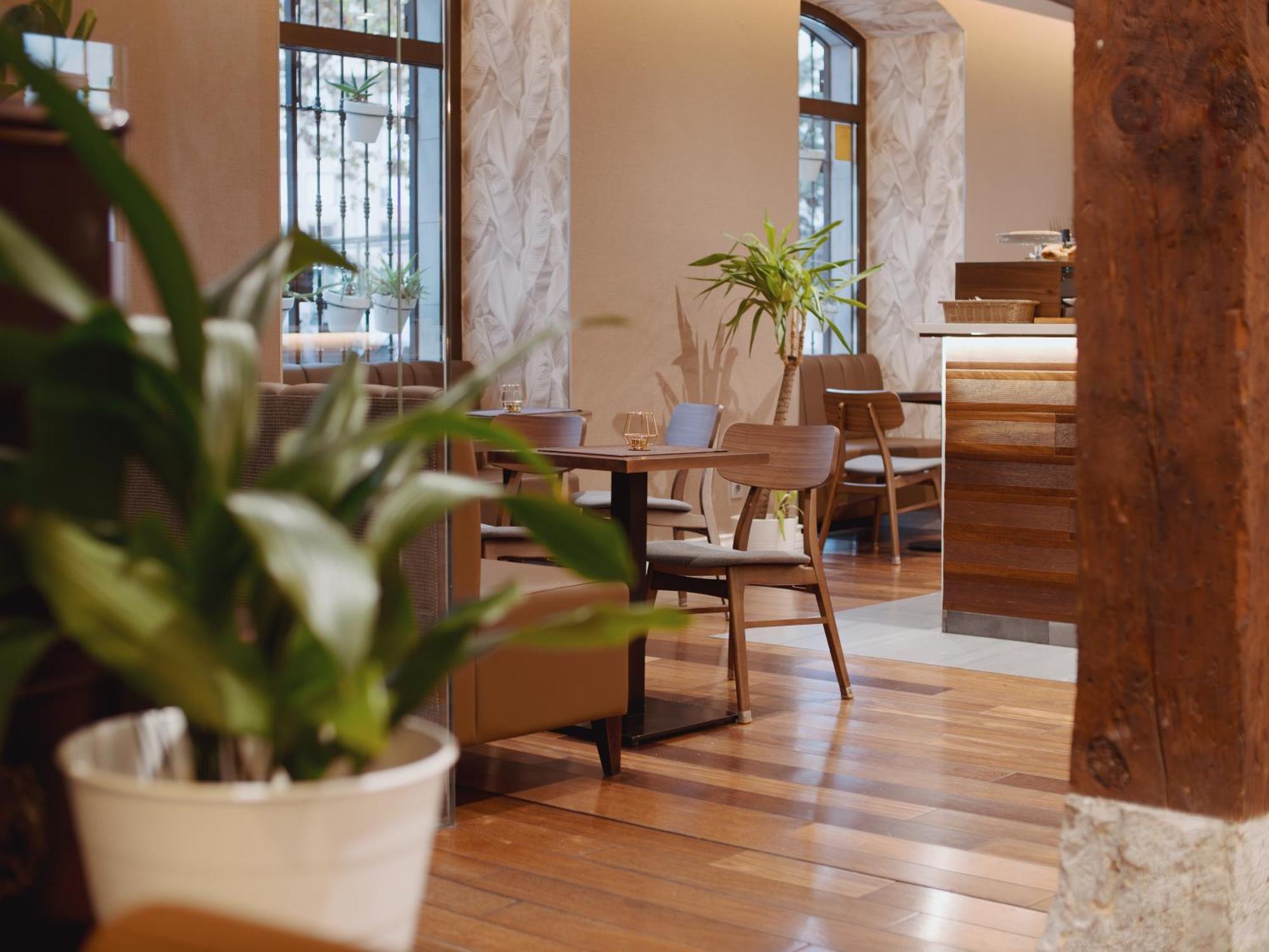 Zenit El Coloquio Hotel Valladolid Luaran gambar